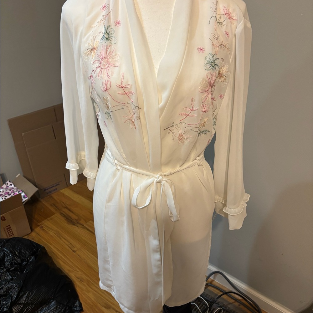 Linea Donatella White and Pink Floral Embroidered Robe